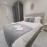 Modern Balcony Flat Closet To London Bridge