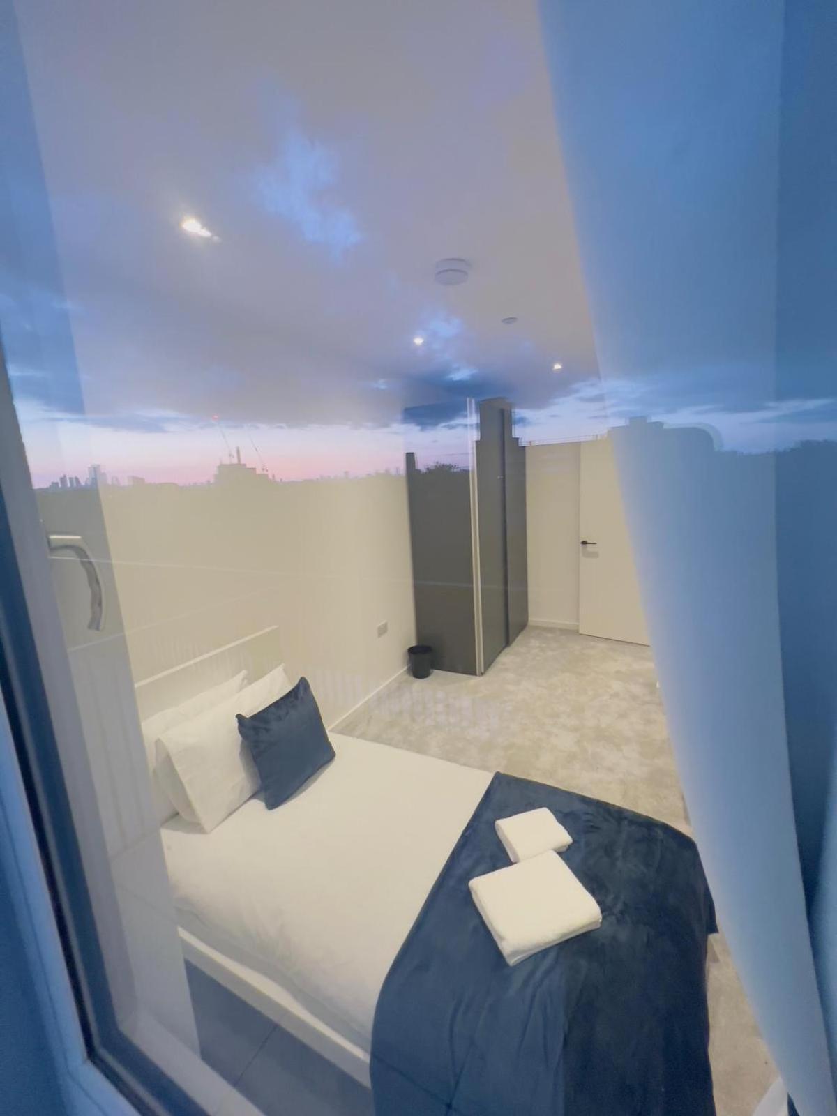 Modern Balcony Flat Closet To Bridge Appartement Londres